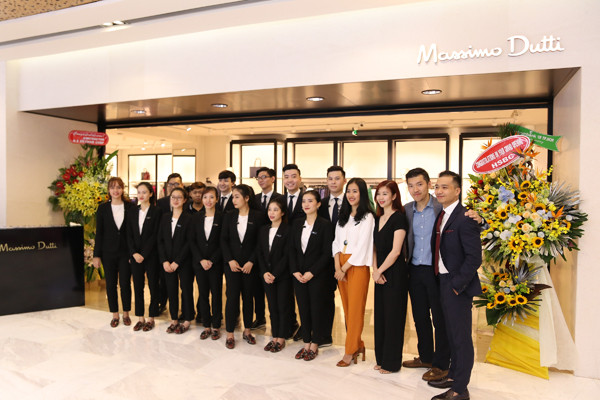 Massimo Dutti chính thức khai trương cửa hàng đầu tiên ở TP.HCM ảnh 5