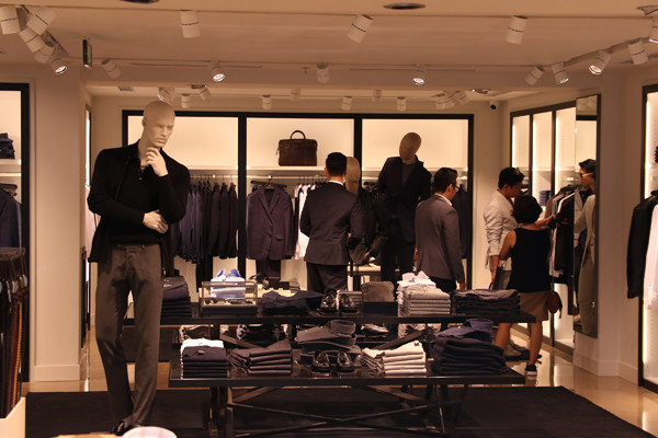 Massimo Dutti chính thức khai trương cửa hàng đầu tiên ở TP.HCM ảnh 1