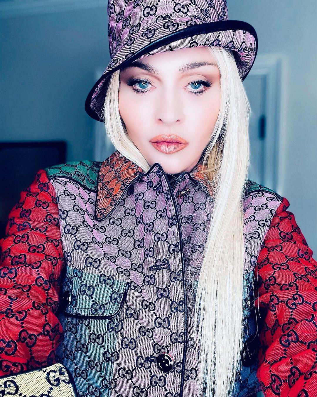 Bộ đồ được Madonna mặc trong buổi chiếu đầu tiên của bộ phim ca nhạc Madame X