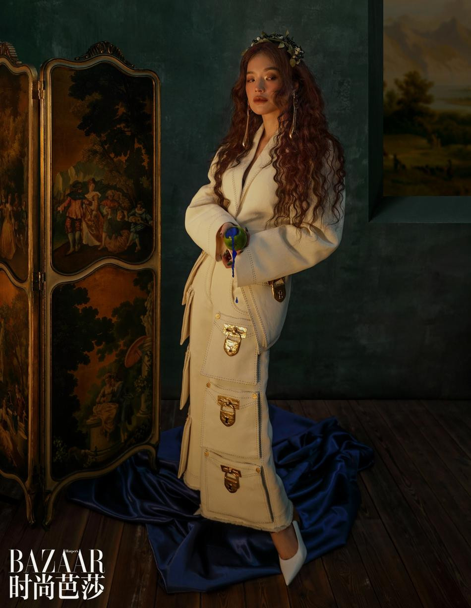 Những năm qua, Thư Kỳ ít đóng phim dần, chỉ thỉnh thoảng xuất hiện trên tạp chí hoặc các sự kiện. Bộ phim gần nhất do cô đóng là "Pháo đài Thượng Hải" vào năm 2019. Về đời tư, cô nhiều lần vương nghi vấn chia tay ông xã Phùng Đức Luân vì đã lâu hai người không xuất hiện chung với nhau. Kết hôn được 5 năm, hai người chưa có con chung, số lần chụp ảnh cùng cũng chỉ đếm trên đầu ngón tay. Những năm qua, Thư Kỳ ít đóng phim dần, chỉ thỉnh thoảng xuất hiện trên tạp chí hoặc các sự kiện. Bộ phim gần nhất do cô đóng là "Pháo đài Thượng Hải" vào năm 2019. Về đời tư, cô nhiều lần vương nghi vấn chia tay ông xã Phùng Đức Luân vì đã lâu hai người không xuất hiện chung với nhau. Kết hôn được 5 năm, hai người chưa có con chung, số lần chụp ảnh cùng cũng chỉ đếm trên đầu ngón tay.