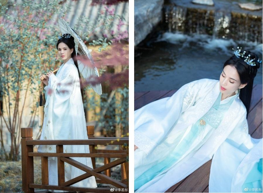 Tại sự kiện, Lý Nhược Đồng một lần nữa khoác lên mình cổ trang kết hợp giữa màu trắng và xanh nhạt. Sau khi những hình ảnh chụp Lý Nhược Đồng được chia sẻ, cộng đồng mạng Trung Quốc nhanh chóng "dậy sóng". Tại sự kiện, Lý Nhược Đồng một lần nữa khoác lên mình cổ trang kết hợp giữa màu trắng và xanh nhạt. Sau khi những hình ảnh chụp Lý Nhược Đồng được chia sẻ, cộng đồng mạng Trung Quốc nhanh chóng "dậy sóng".