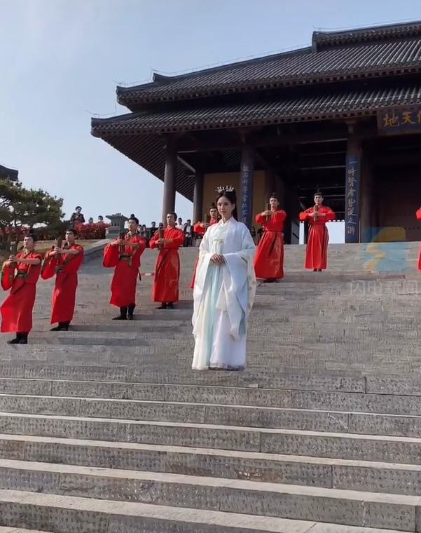 Đến nay, dù không còn ở đỉnh cao sự nghiệp, nhưng trong lòng người yêu thích phim kiếm hiệp Trung Quốc, Lý Nhược Đồng vẫn có chỗ đứng nhất định, như một "tượng đài" không thể thay thế. Đến nay, dù không còn ở đỉnh cao sự nghiệp, nhưng trong lòng người yêu thích phim kiếm hiệp Trung Quốc, Lý Nhược Đồng vẫn có chỗ đứng nhất định, như một "tượng đài" không thể thay thế.