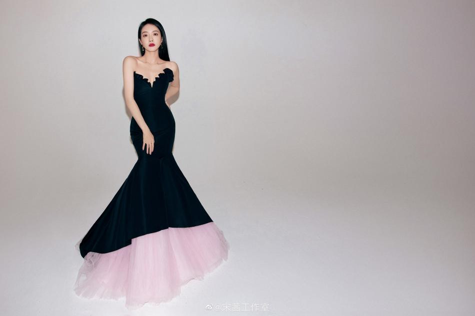 Hôm 9/4, Tống Thiến chính thức kết thúc hợp đồng với công ty giải trí hàng đầu Hàn Quốc SM Entertainment. Được biết, sau khi rời khỏi công ty, Victoria sẽ tập trung hoạt động ở quê nhà Trung Quốc. Trước đó, cô cũng hủy bỏ hợp tác với H&amp;M liên quan đến vụ bóc lột lao động ở Tân Cương.