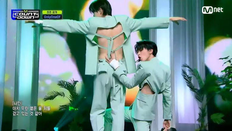 Một số động tác vũ đạo bị đánh giá là khiêu dâm, gợi dục. Một số động tác vũ đạo bị đánh giá là khiêu dâm, gợi dục.