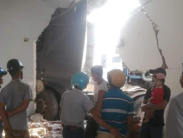 Hiện trường vụ tai nạn ở Buôn Ma Thuột. Ảnh: Dân Trí