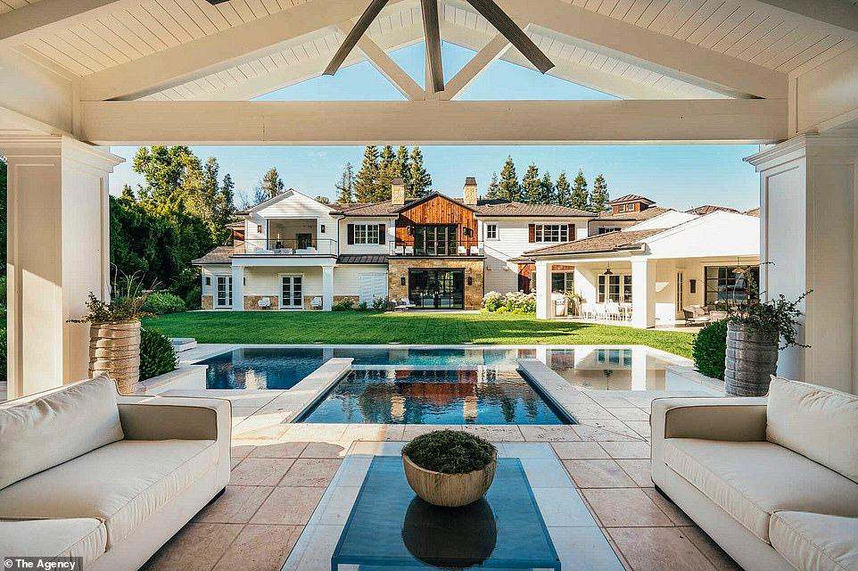 Căn biệt thự mới mua của Madonna được thiết kế theo mô hình trang trại Căn biệt thự mới mua của Madonna được thiết kế theo mô hình trang trại