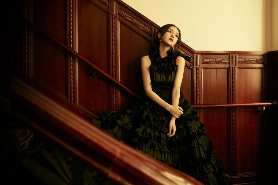 Vẻ ngoài &quot;nữ thần&quot; chính là &quot;át chủ bài&quot; giúp Angelababy lấy được tình cảm của khán giả trong các bộ phim, &quot;chữa cháy&quot; cho diễn xuất nhạt nhòa, gây tranh cãi.