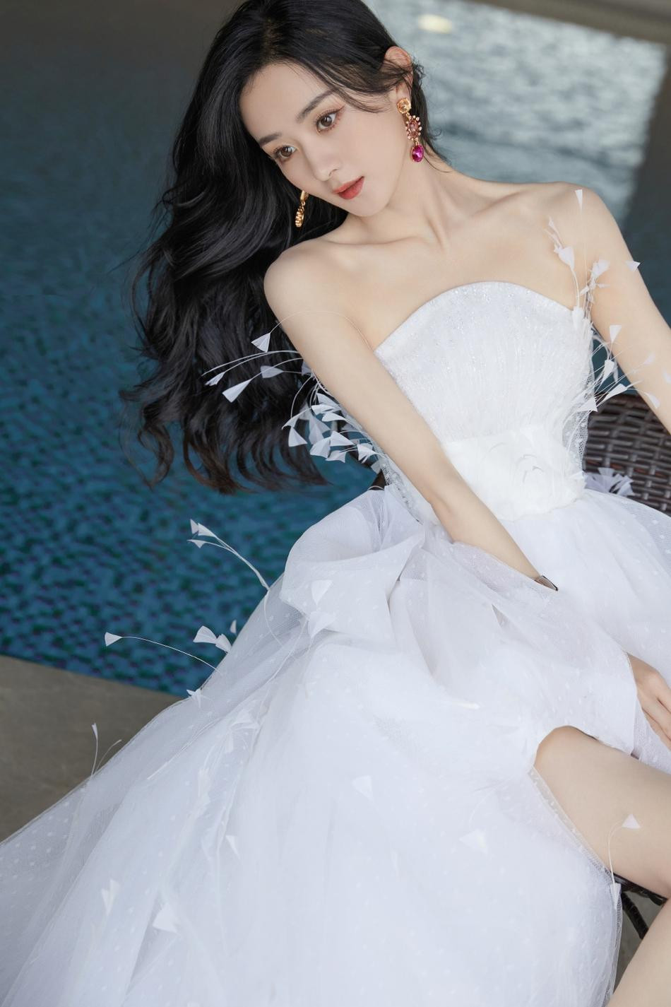 Vị phóng viên kể, Phùng Thiệu Phong thành tâm hối lỗi nên nhận được sự tha thứ từ vợ. Vị phóng viên kể, Phùng Thiệu Phong thành tâm hối lỗi nên nhận được sự tha thứ từ vợ.