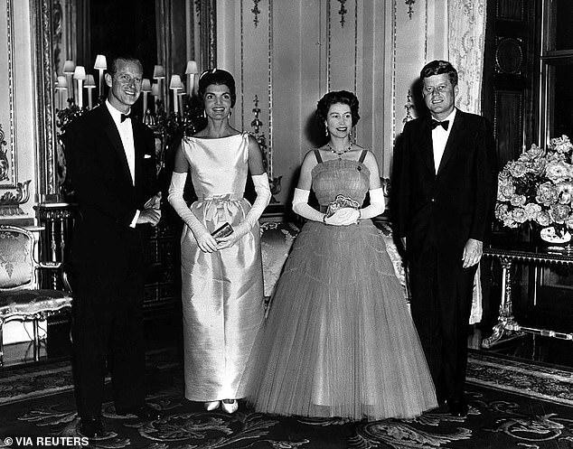 Đối với Hoàng thân Philip, đơn giản là tinh tế. Đối với Hoàng thân Philip, đơn giản là tinh tế.