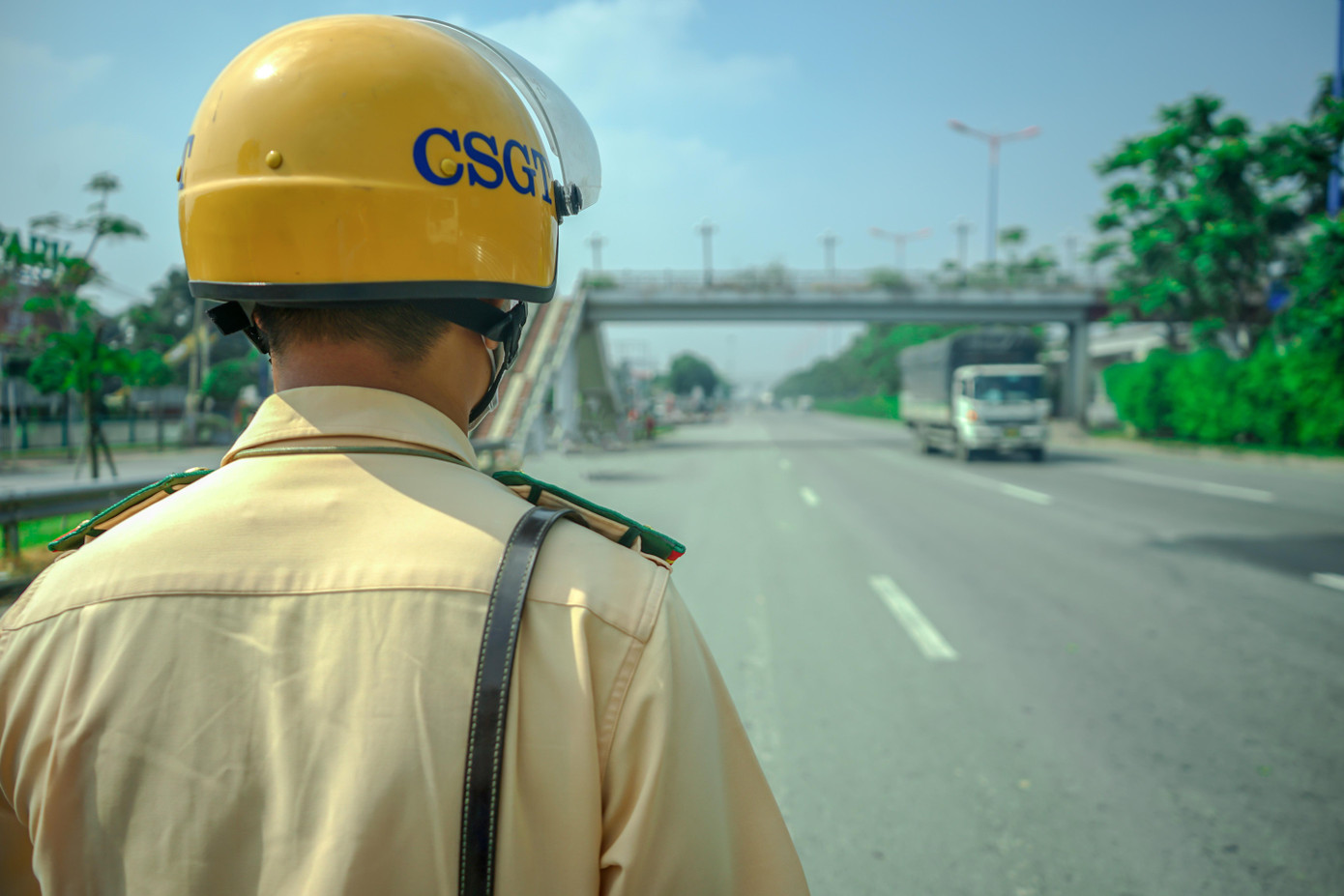 CSGT lập chốt trên Xa lộ Hà Nội