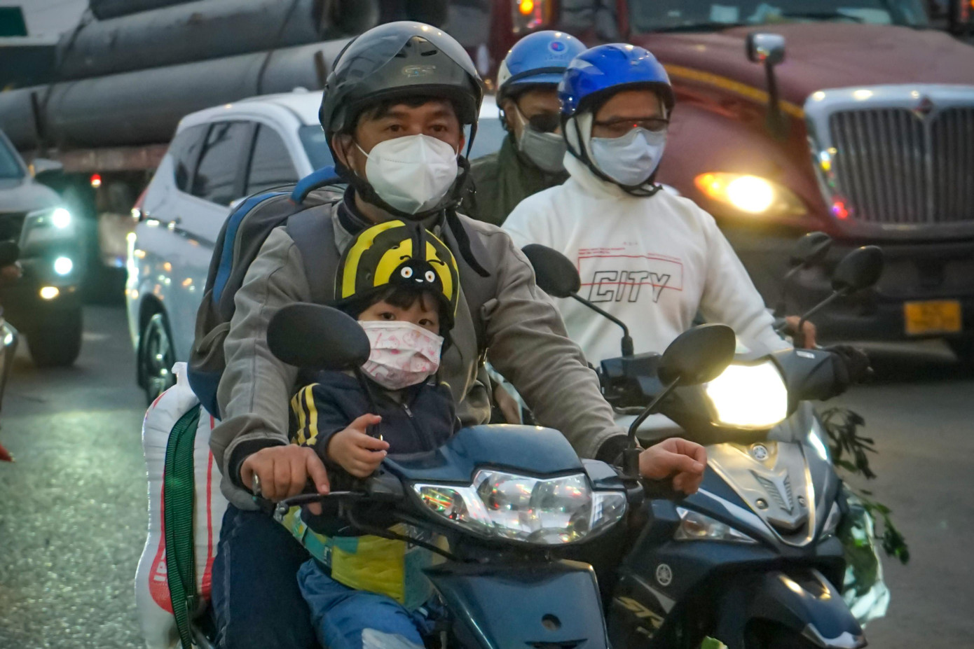 Lượng phương tiện tăng cao do nhiều người có quê ở các tỉnh miền Tây di chuyển trở lại TPHCM để học tập và làm việc sau kỳ nghỉ Tết Dương lịch. Ngoài ra, còn có lượng phương tiện chở hàng từ các tỉnh về lại các khu chợ ở TPHCM