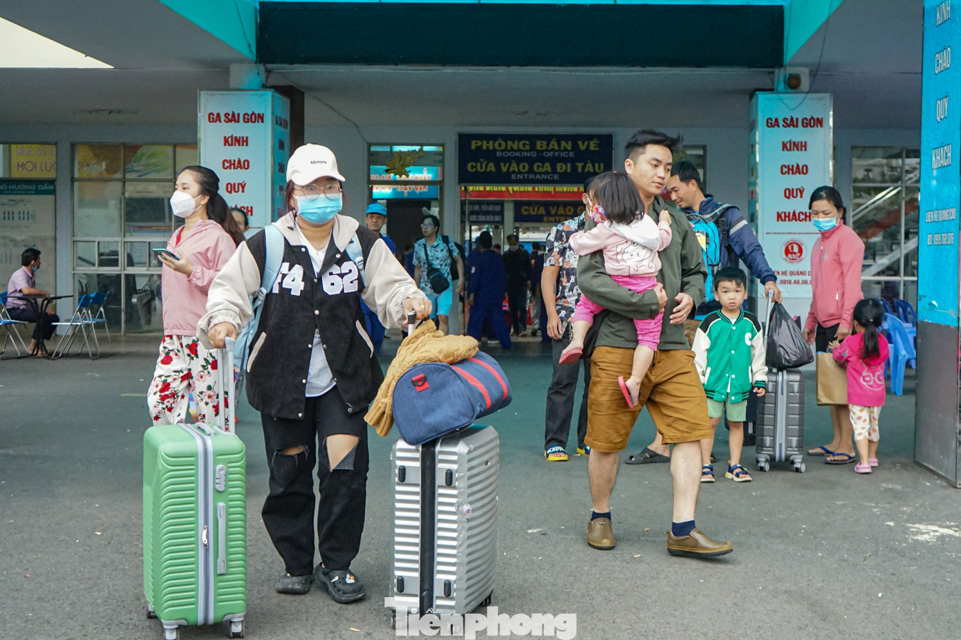 Hành trình đi tàu kéo dài hơn 30 giờ từ Hà Nội đến TPHCM, nhưng hầu hết hành khách đều tràn đầy sinh lực và phấn khởi vì được tận hưởng một kỳ nghỉ Tết Nguyên đán dài ngày, ấm áp và hạnh phúc ở quê nhà.