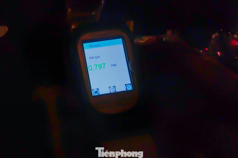 Qua máy đo định lượng, mức nồng độ cồn của ông T là 0.797mg/L khí thở