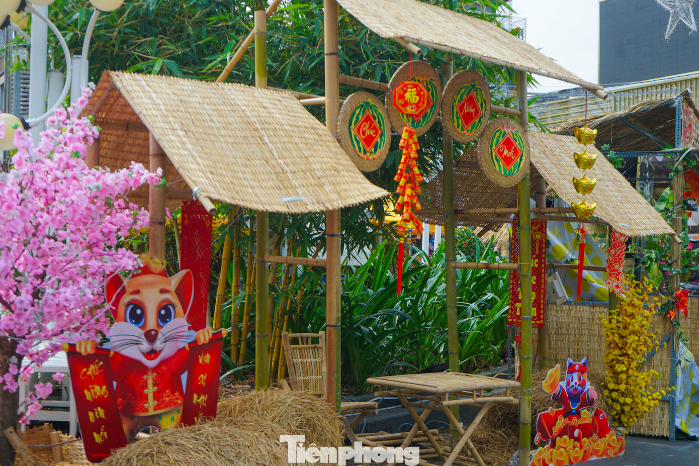 Một số tiểu cảnh bên trong Phố đi bộ Kỳ Đài Quang Trung