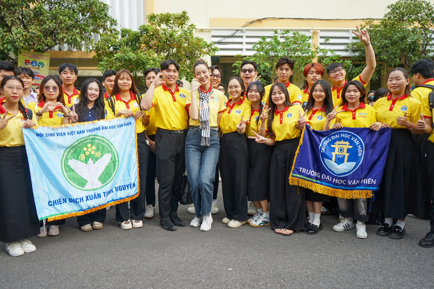 "Mình mong rằng, chiến dịch Xuân Tình nguyện năm nay sẽ mang tới nhiều món quà tinh thần giúp cho cho nhiều người cảm thấy ấm áp hơn trong dịp Tết sắp tới", Hoa hậu Bảo Ngọc bày tỏ.