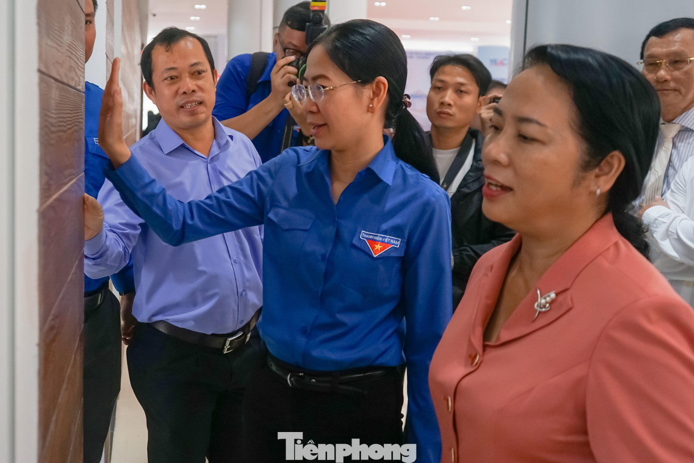 Tham dự lễ khánh thành có bà Trần Kim Yến - Chủ tịch Ủy ban Mặt trận Tổ quốc Việt Nam Thành Phố, ông Ngô Công Luận - Phó ban dân vận Thành ủy, chị Phan Thị Thanh Phương - Bí thư Thành Đoàn, Chủ tịch Hội Sinh viên TPHCM.