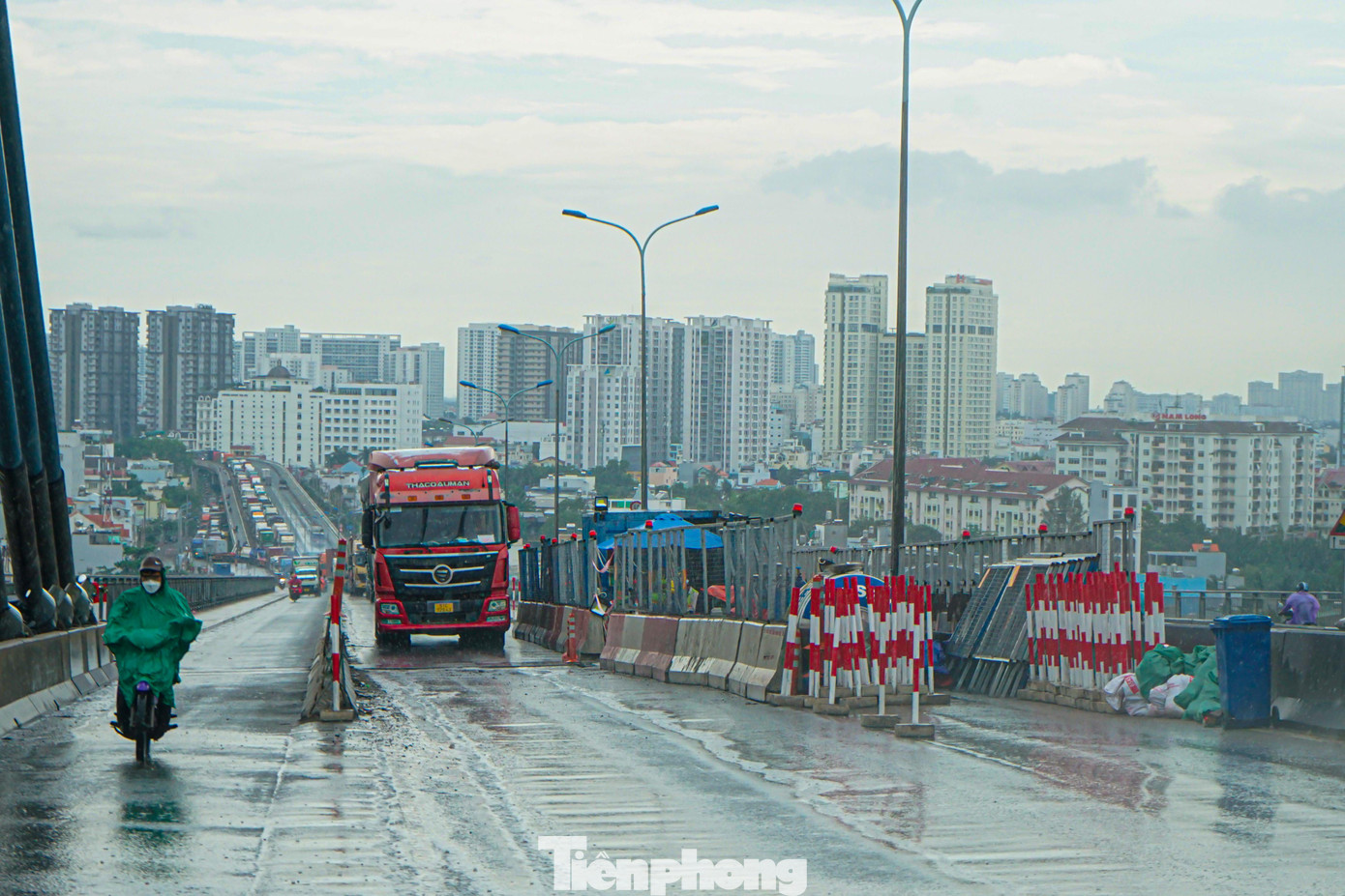Do đó giao thông qua khu vực cầu Phú Mỹ sẽ được rào chắn một phần và điều chỉnh để đảm bảo an toàn trong quá trình thi công kể từ ngày 2/7 cho đến hết ngày 4/10.