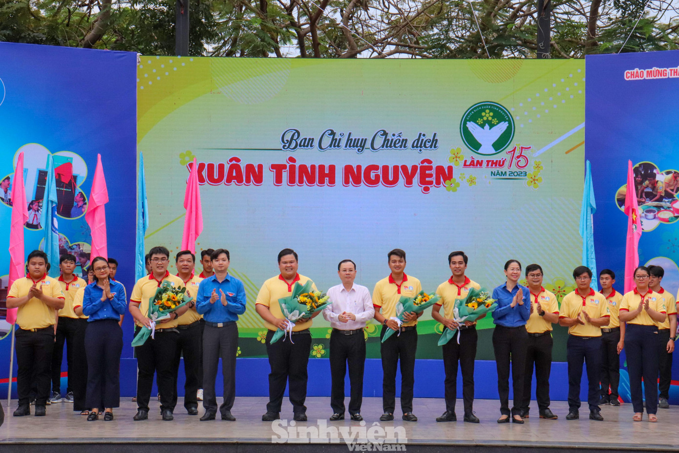 Chiến dịch "Xuân Tình nguyện lần thứ 15" do Thành Đoàn TP. HCM phối hợp cùng với Hội Sinh viên Việt Nam thành phố tổ chức, Chương trình chiến dịch năm nay sẽ diễn ra từ ngày 17/12/2022 (nhằm ngày 24/11 âm lịch) đến ngày 19/01/2023 (nhằm ngày 28 tháng Chạp).