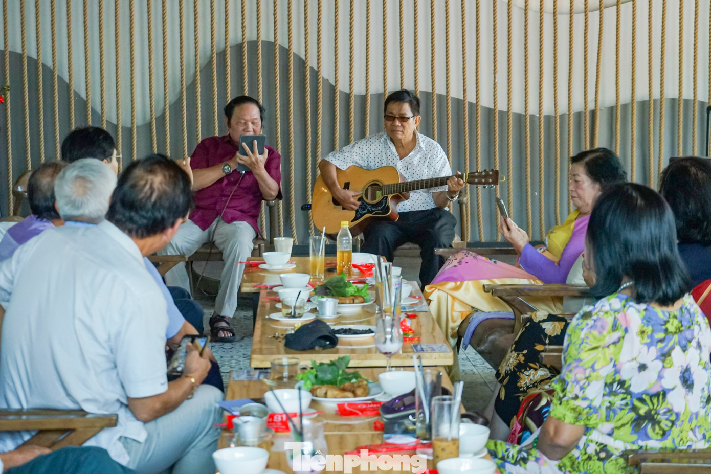 Các CLB thơ tập luyện những tiết mục văn nghệ, ngâm thơ đặc sắc để biểu diễn phục vụ khách tham quan trong Ngày thơ Việt Nam.