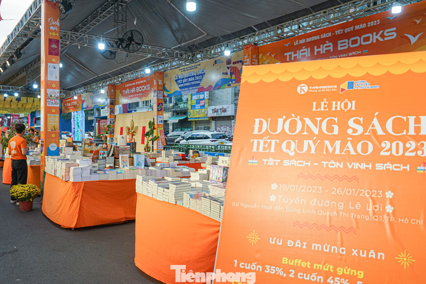 Với chủ đề “TPHCM - Xuân an vui, xuân thịnh vượng”, Lễ hội Đường sách Tết Quý Mão 2023 có quy mô nhất với số lượng đơn vị tham gia nhiều nhất từ trước đến nay.
