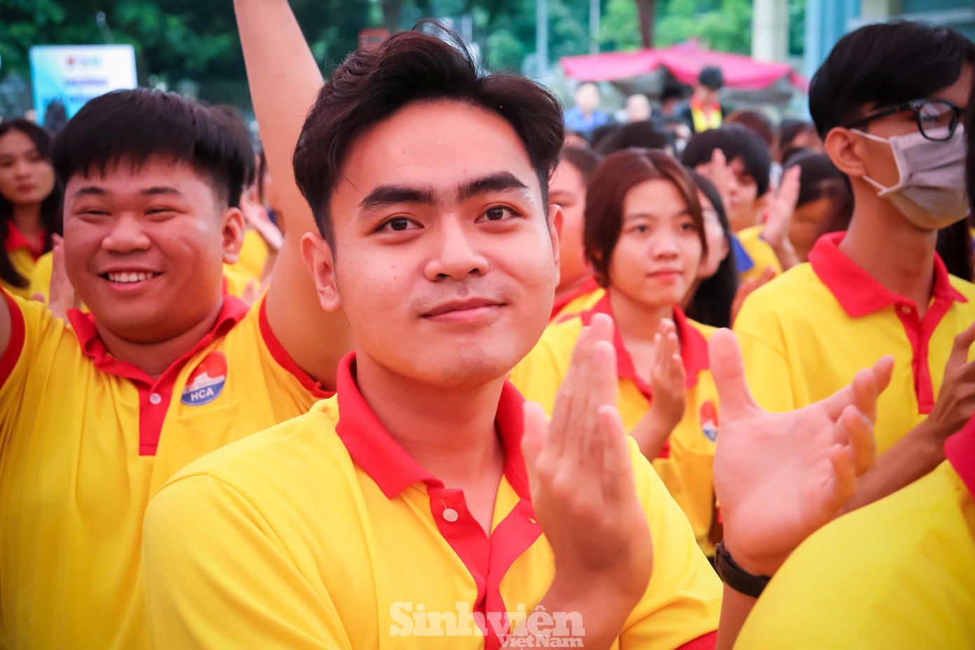 “Xuân Tình nguyện với mình là hoạt động hết sức ý nghĩa, đối với mình đây không những chỉ là hoạt động tình nguyện mà mình mong rằng đây còn là cơ hội để mình được góp sức nâng cao những hình ảnh đẹp nhất của tuổi trẻ Thành phố mang tên Bác”, chiến sĩ Trần Minh Nhật (năm thứ hai, Học viện Cán bộ TP. HCM) bộc bạch.