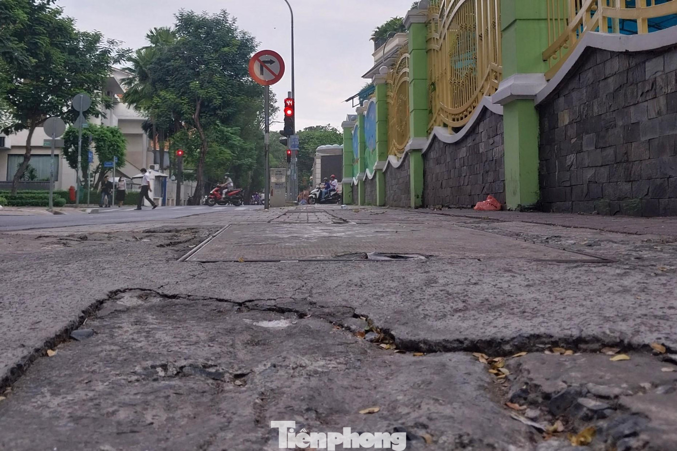 Gạch lát vỉa hè nhiều tuyến đường trung tâm TPHCM vỡ nát nhiều năm ảnh 3