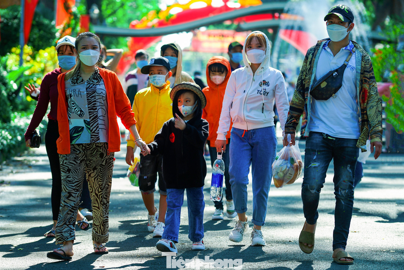 Đa phần du khách đến tham quan Thảo Cầm viên là những gia đình từ các tỉnh miền Tây lên và những nhóm bạn trẻ đã rất lâu chưa được dịp quay trở lại tham quan. Đa phần du khách đến tham quan Thảo Cầm viên là những gia đình từ các tỉnh miền Tây lên và những nhóm bạn trẻ đã rất lâu chưa được dịp quay trở lại tham quan.