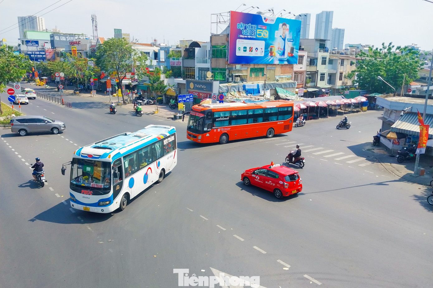 Trong ngày cuối cùng của năm Nhâm Dần, xe xuất bến không còn nhiều như những ngày trước vì có nhiều nhà xe đã ngưng bán vé.