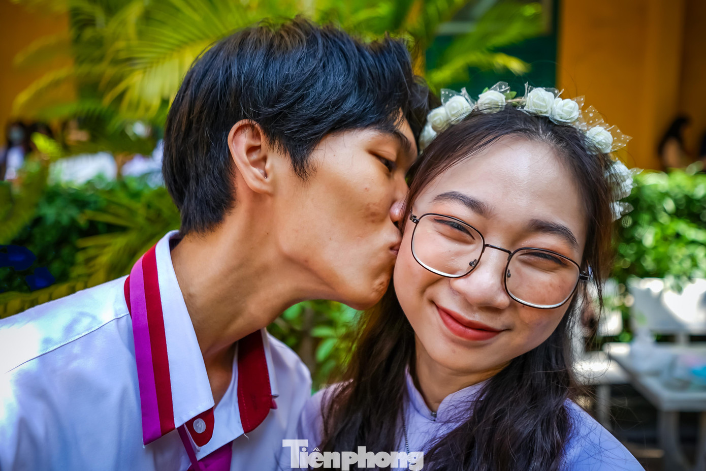 '“Chúng em vừa mới quen nhau không lâu. Trong suốt quá trình học tập, em và bạn có nảy sinh tình cảm thương thầm nhau nhưng cả hai đều không hay biết cho tới khi bạn nam ngỏ lời. Tuy quen nhau nhưng cả hai vẫn cùng nhau cố gắng ôn luyện để có thể đạt được những điểm số mà mình mong muốn”, em Mai Phương (lớp 12A15) chia sẻ.