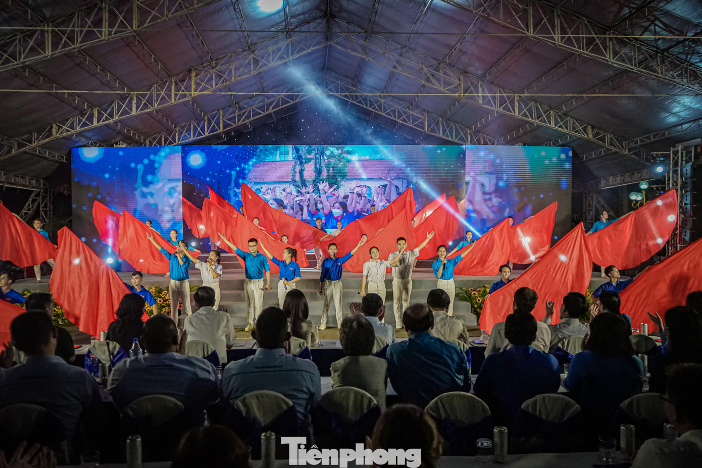 Tối ngày 7/8 tại Quảng trường Âu Lạc - Công viên Văn hóa Đầm Sen, Thành Đoàn TPHCM đã tổ chức tổng kết các chiến dịch tình nguyện hè năm 2022 sau khi trải qua 64 ngày tình nguyện cùng với 5 ngày hoạt động cao điểm.