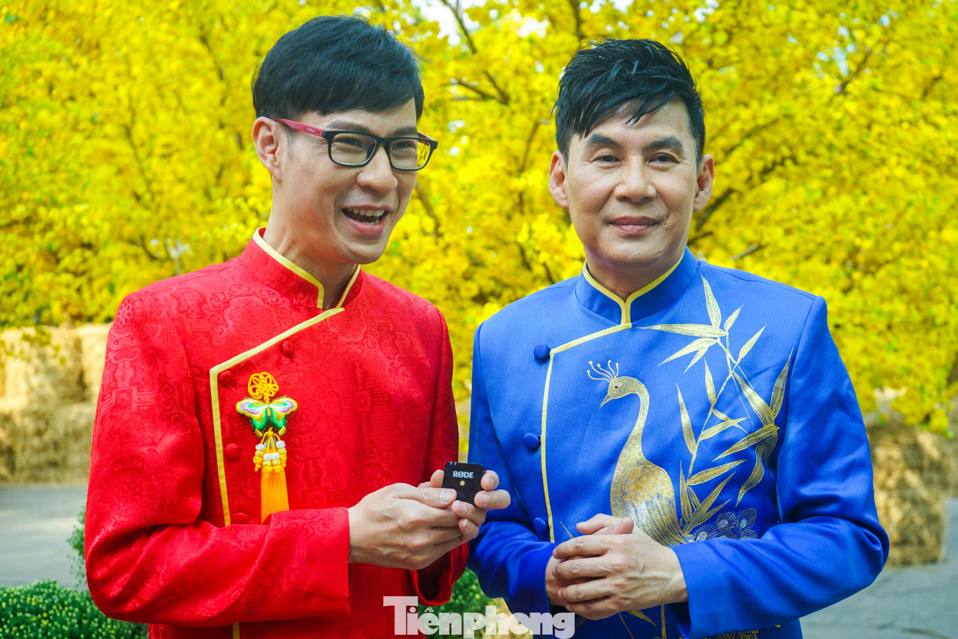 Ca sĩ Đoan Trường cùng MC Anh Quân quay clip chúc Tết khán giả Ca sĩ Đoan Trường cùng MC Anh Quân quay clip chúc Tết khán giả