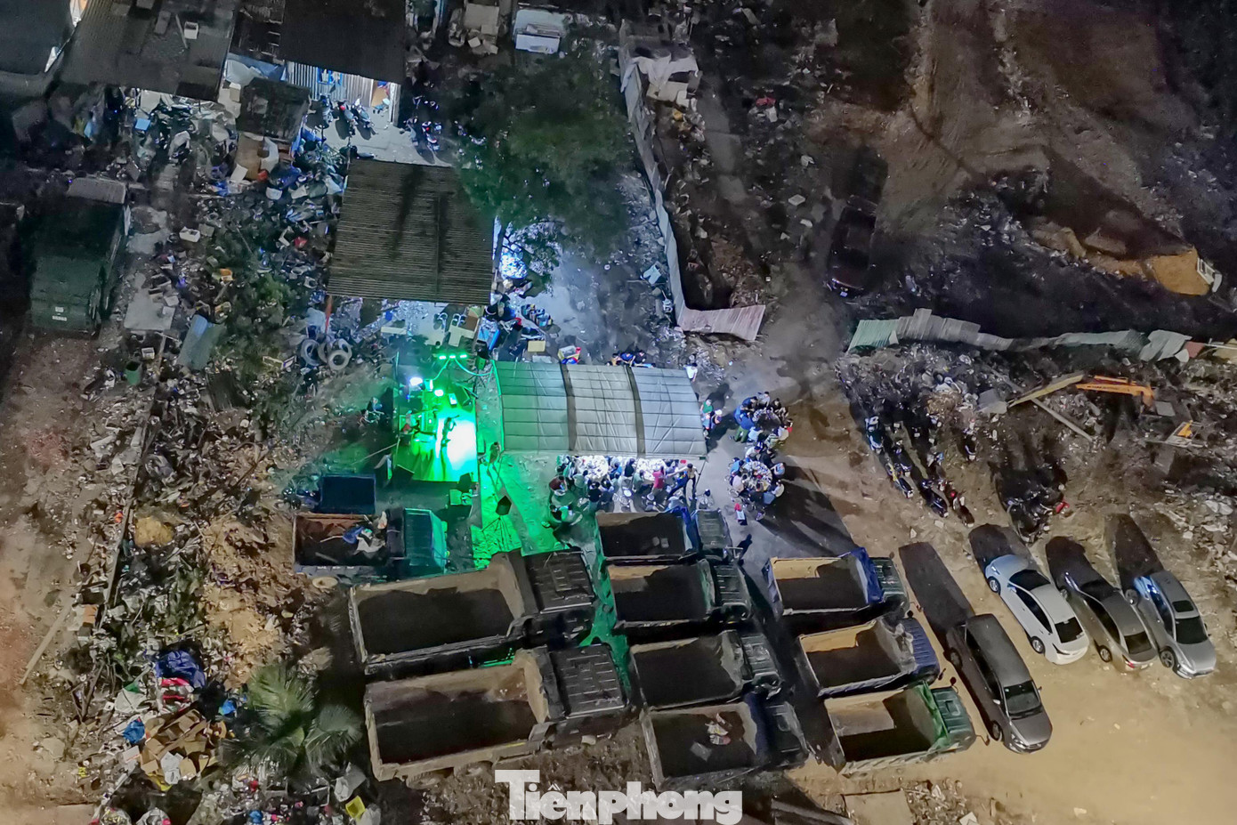 Bãi rác sau chung cư Mia Saigon mở tiệc gây ồn ào năm 2021 Bãi rác sau chung cư Mia Saigon mở tiệc gây ồn ào năm 2021