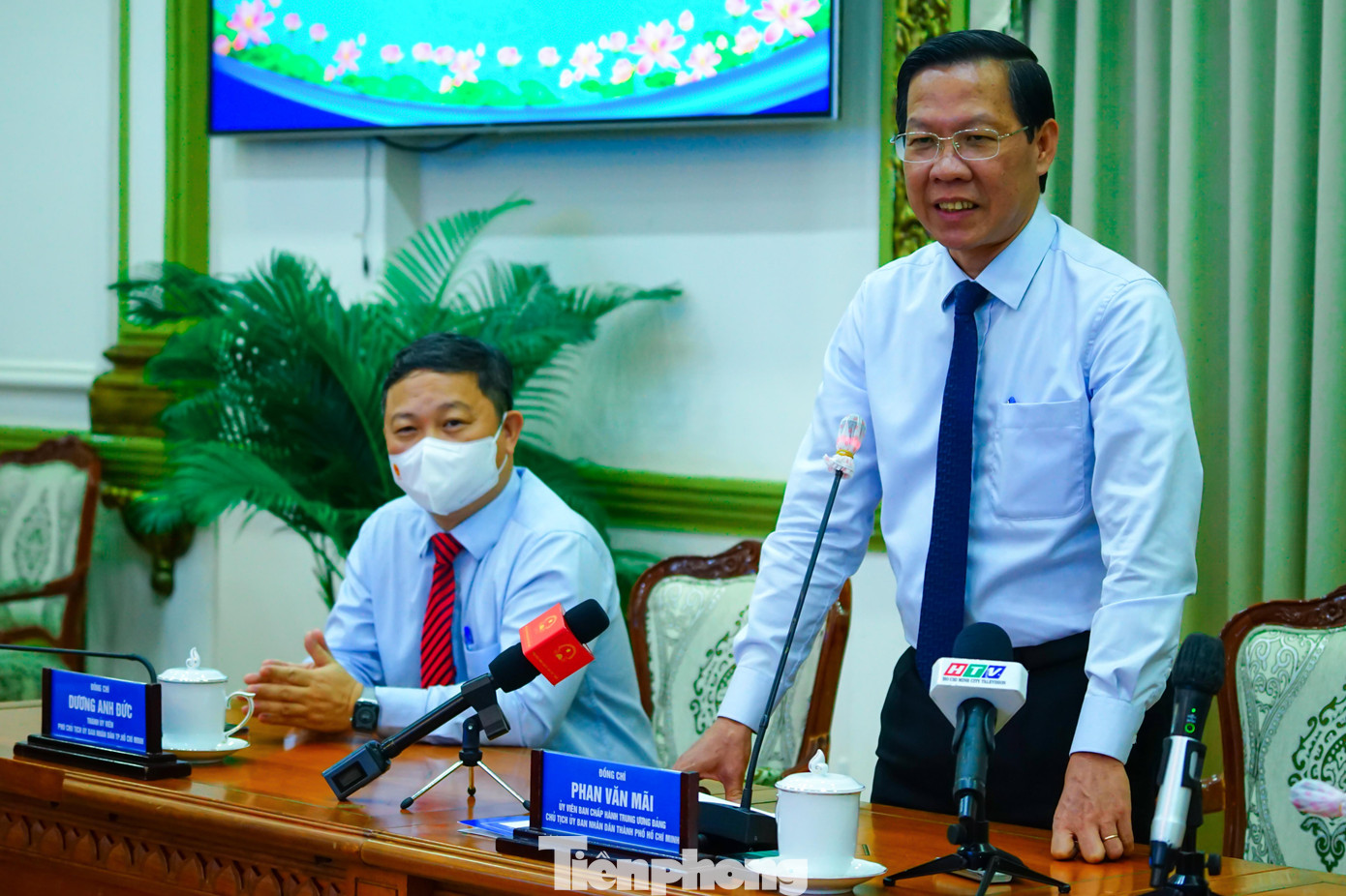 Ông Phan Văn Mãi - Chủ tịch UBND TPHCM phát biểu chia sẻ niềm vui với đội tuyển