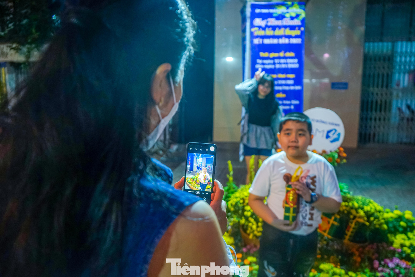 Chợ hoa xuân "Trên bến dưới thuyền" Bến Bình Đông (Quận 8, TPHCM) là sự kiện thường niên được diễn ra trước và trong dịp tết Nguyên đán nhằm góp phần phát huy các giá trị văn hóa truyền thống ngày xưa của quận 8 nói chung và quảng bá hình ảnh điểm đến du lịch của TPHCM nói riêng. Chợ hoa xuân "Trên bến dưới thuyền" Bến Bình Đông (Quận 8, TPHCM) là sự kiện thường niên được diễn ra trước và trong dịp tết Nguyên đán nhằm góp phần phát huy các giá trị văn hóa truyền thống ngày xưa của quận 8 nói chung và quảng bá hình ảnh điểm đến du lịch của TPHCM nói riêng.