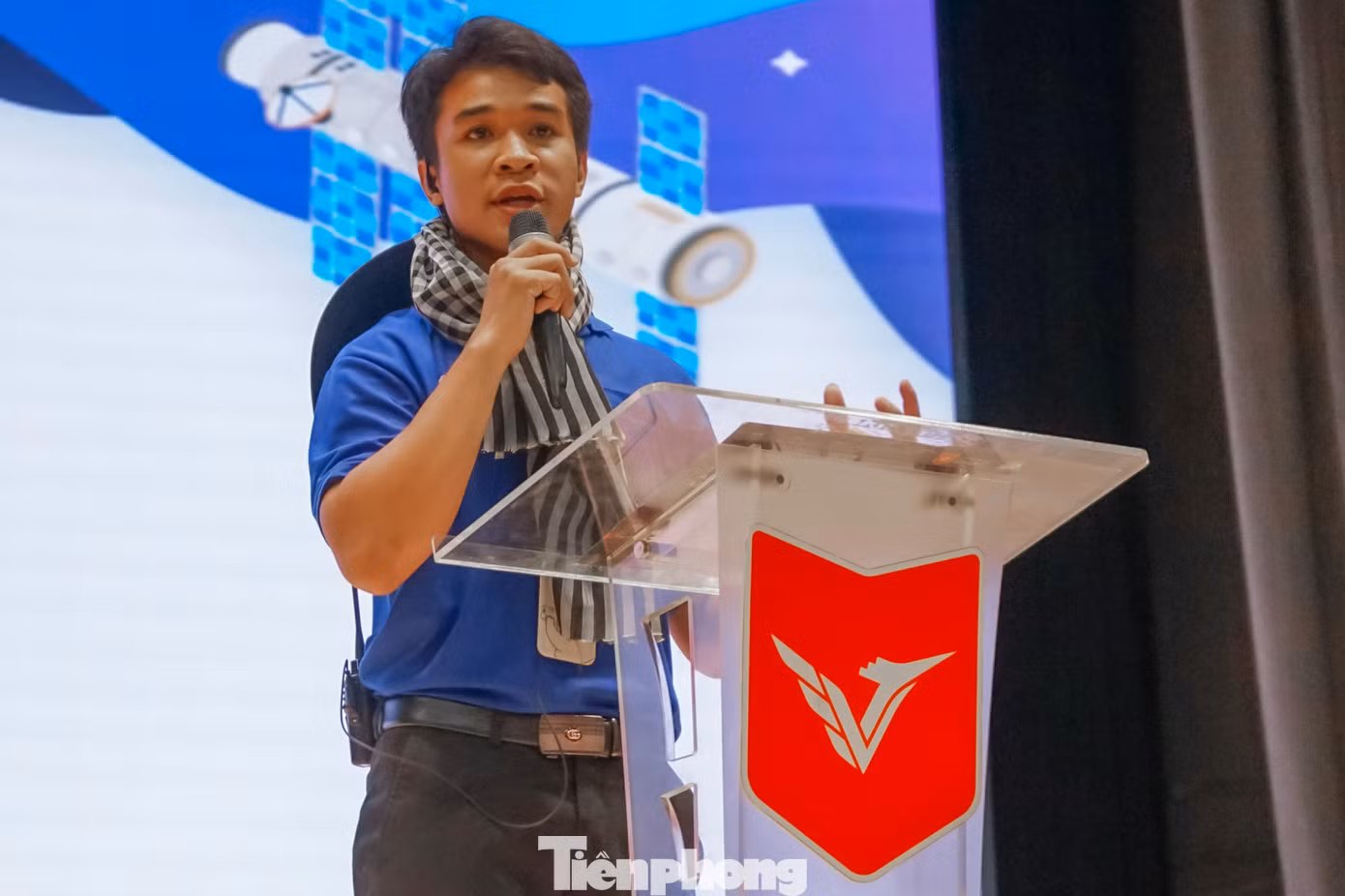 Theo anh Trần Quảng Hiếu - Phó Chủ tịch Hội Sinh viên trường ĐH Văn Lang, năm nay, chiến dịch 'Mùa Hè Xanh' 2022 của trường ĐH Văn Lang có tất cả 9 đội hình. Dự kiến, sau Lễ ra quân, các chiến sĩ sẽ bắt tay ngay vào việc tuyên truyền và thực hiện các hoạt động bảo vệ môi trường xung quanh các tuyến đường, hẻm gần trường.