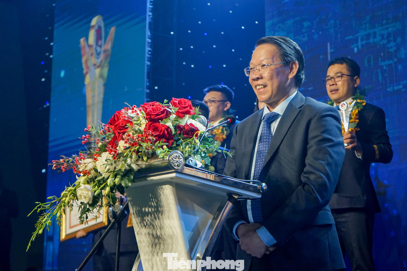 “Thành phố rất trân quý, sẵn sàng tạo mọi điều kiện và dành những tình cảm đặc biệt cho các doanh nhân trẻ. Bên cạnh góp phần làm phát triển kinh tế thành phố, mong rằng mỗi 'Doanh nhân trẻ tiêu biểu' còn là những ngôi sao sáng cho nhiều người khởi nghiệp trẻ noi theo”, Chủ tịch UBND TP. HCM Phan Văn Mãi phát biểu tại Lễ trao giải.