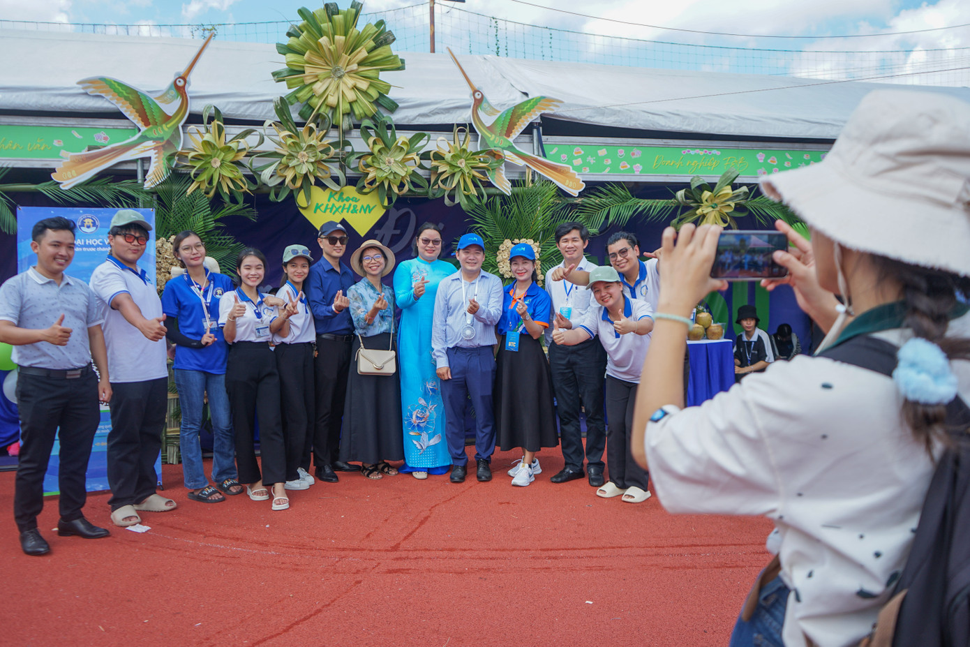 Buổi Lễ khai giảng năm học 2024 diễn ra tại hai địa điểm: Phần lễ được tổ chức tại cơ sở Campus Nguyễn Văn Linh (huyện Bình Chánh) và các phần hoạt động vui chơi gắn kết, chào đón tân sinh viên diễn ra tại Sân vận động quận 8.