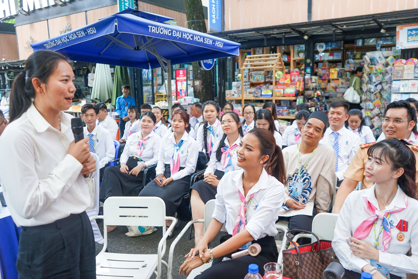 Vận động viên bơi lội Nguyễn Thị Ánh Viên bày tỏ, những lần bước lên bục nhận huy chương ở các giải bơi thế giới, cô thấy rất vinh dự và tự hào.