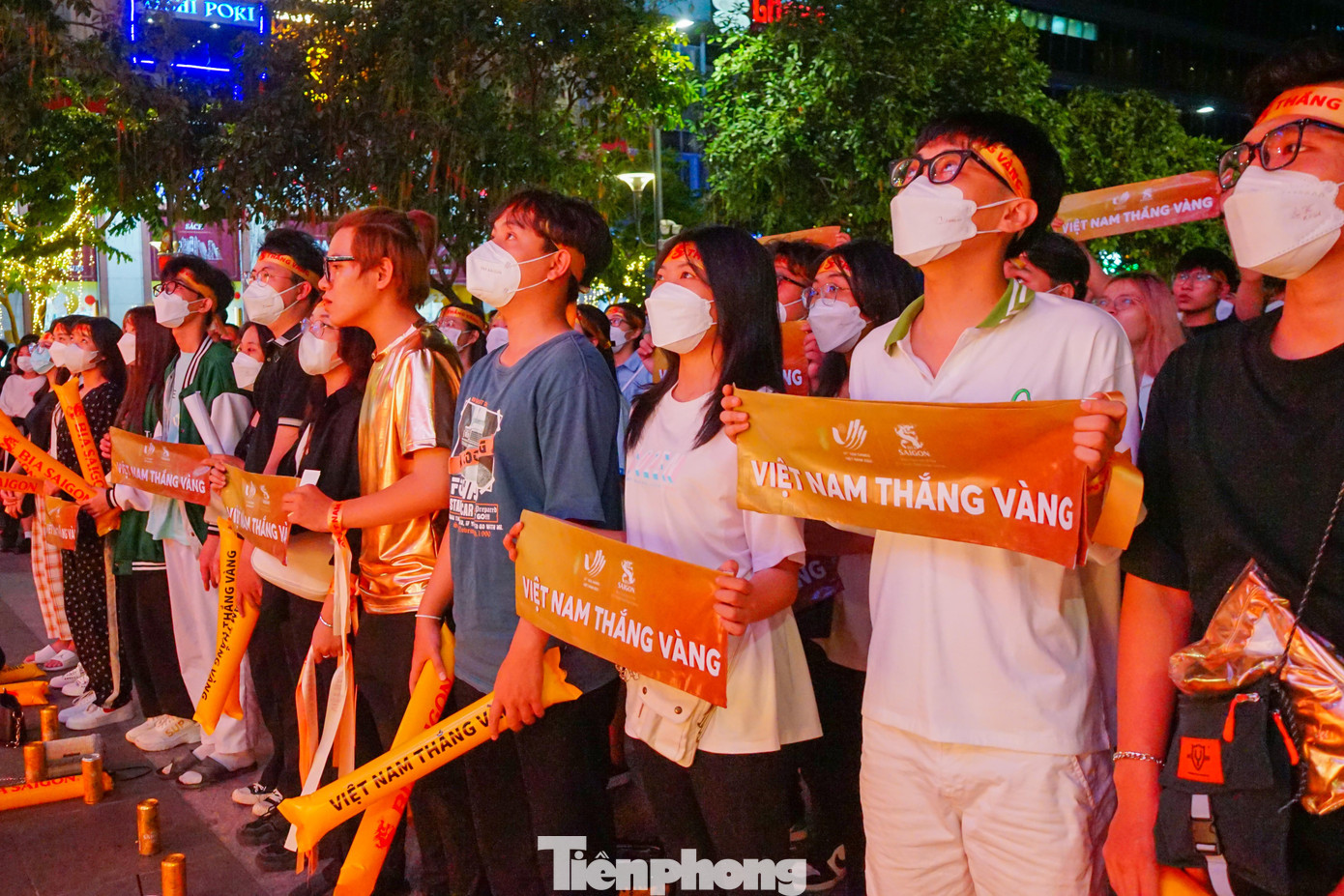 Trong hiệp 1 trận đấu, đội tuyển Việt Nam làm cho người hâm mộ thót tim khi có những tình huống phòng ngự không chặt chẽ.