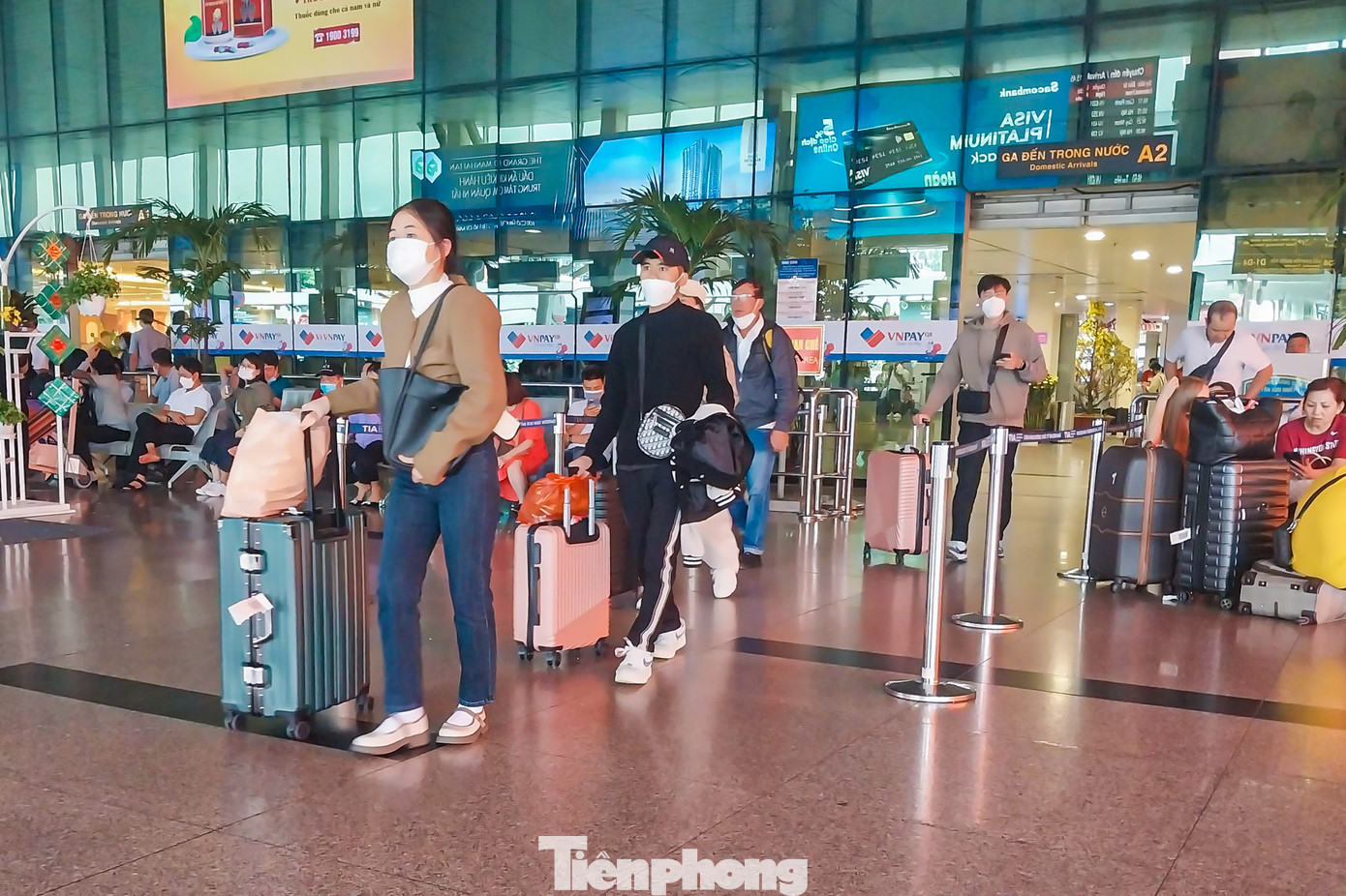 Một lãnh đạo Cảng vụ Hàng không miền Nam cho biết, từ ngày mùng Bốn Tết, lượng khách quốc nội đến bắt đầu tăng cao, dự kiến kéo dài đến ngày 29/1 (mùng Tám tháng Giêng).