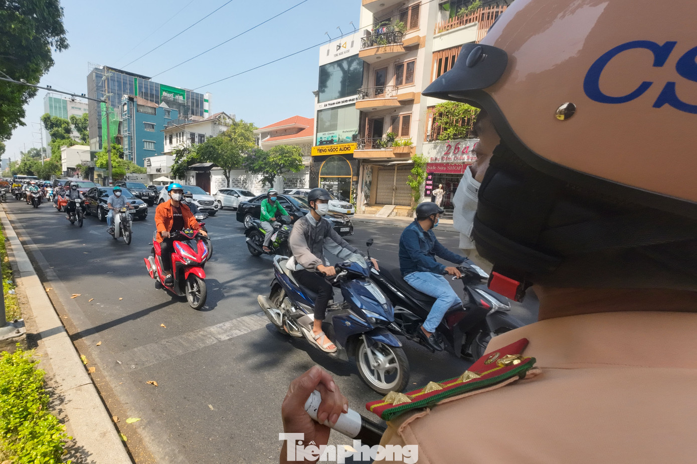 Đội CSGT Bàn Cờ lập chốt tại giao lộ đường Nam Kỳ Khởi Nghĩa - Điện Biên Phủ.