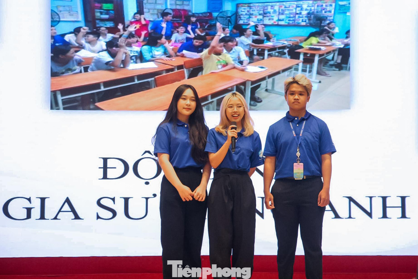 “Bên cạnh đó, Ban chỉ huy chiến dịch còn tổ chức các chương trình vì xã hội như chăm sóc sức khỏe cộng đồng, tổ chức các hoạt động giáo dục kỹ năng sống, hướng nghiệp, lớp học tiếng Anh cho trẻ em mồ côi và có hoàn cảnh khó khăn...”, anh Trần Quảng Hiếu chia sẻ thêm.