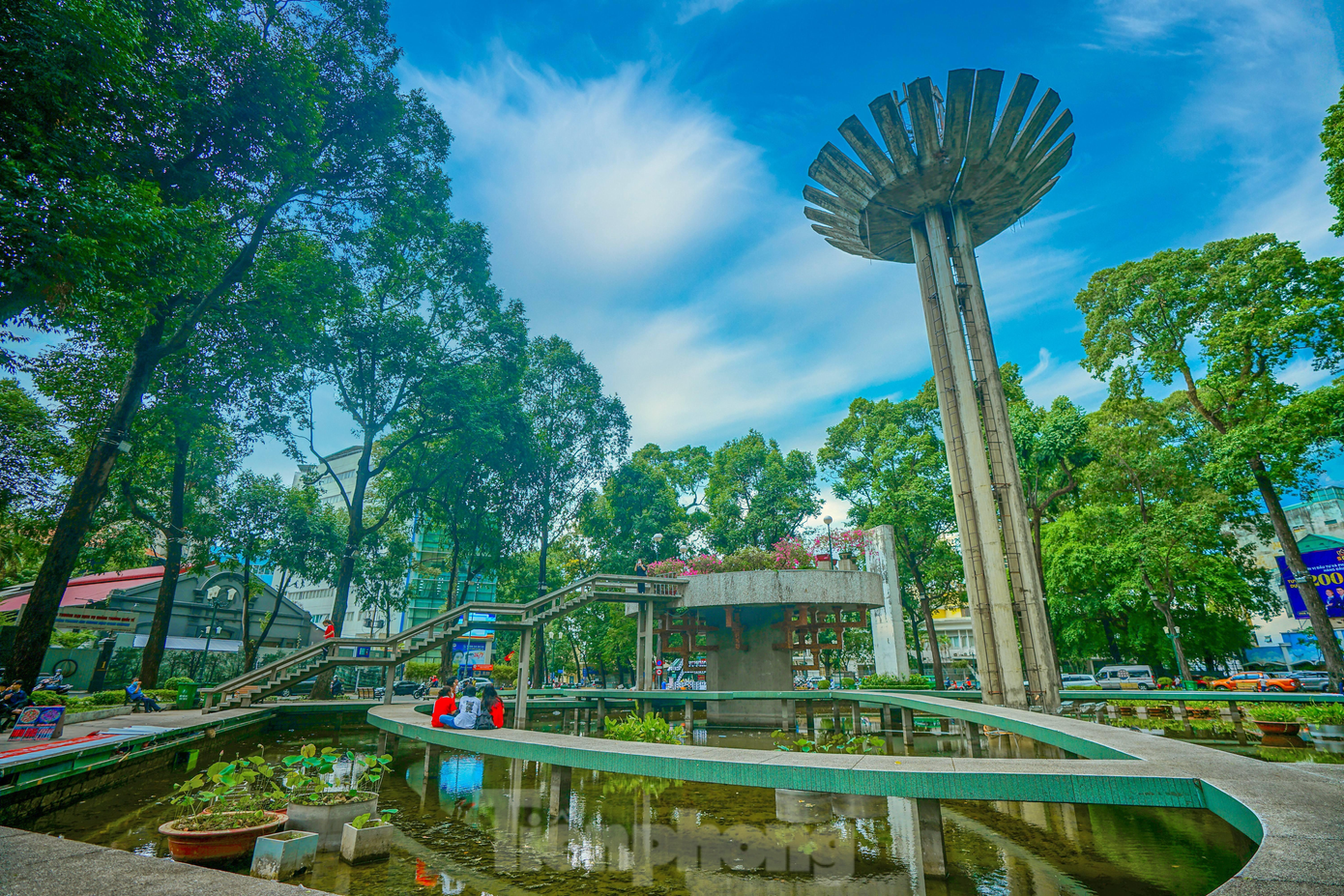 Trước đó, Phó Chủ tịch thường trực UBND thành phố Lê Hòa Bình chủ trì cuộc họp về cải tạo, nâng cấp vỉa hè xung quanh khu vực hồ Con Rùa bằng nguồn vốn xã hội hóa do UBND quận 3 đề xuất.