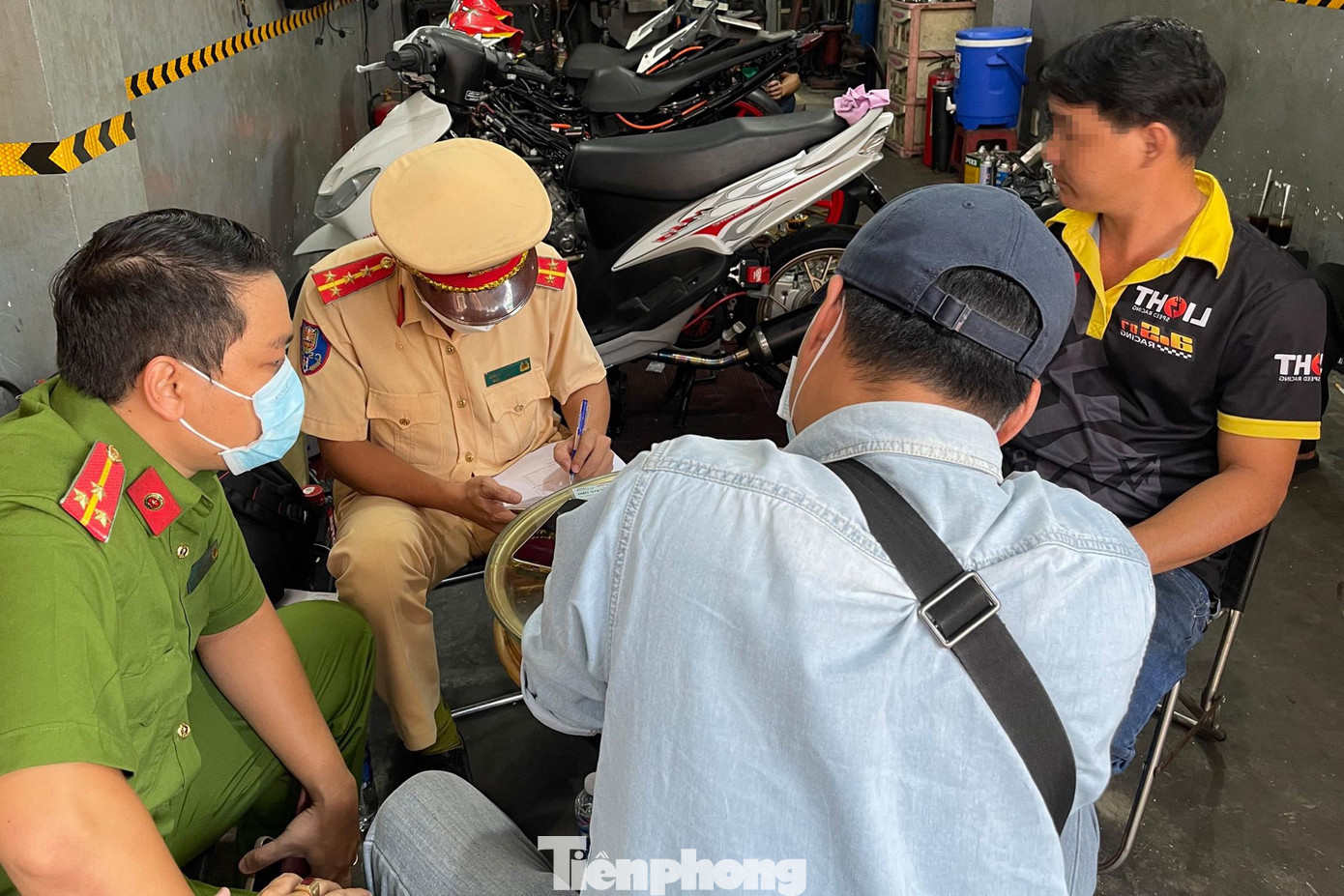 Tổ công tác kiểm tra bất chợt một vài điểm sửa xe tại các quận 1, 10, 11, 12,...