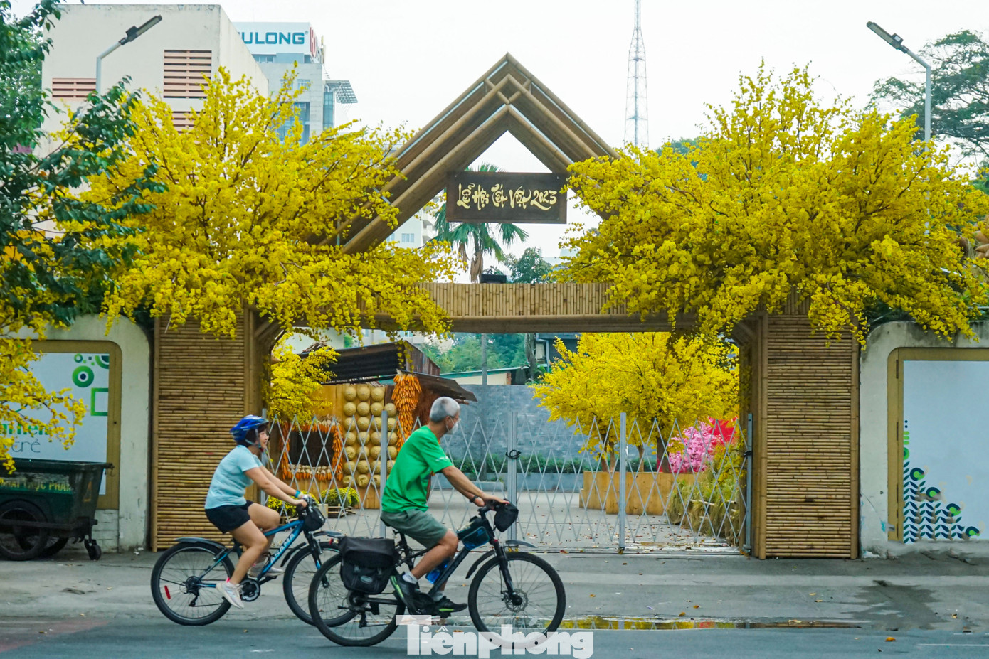 Khu vực Nhà văn hóa Thanh Niên và Hồ Con Rùa, nơi diễn ra lễ hội Xuân Quý Mão 2023 với phố ông đồ luôn nườm nượp khách đến tham quan trước Tết, sáng nay vắng vẻ và bình yên lạ thường.