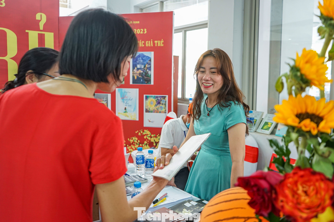 Ngoài quy tụ nhiều CLB thơ, nhà thơ nổi tiếng, Ngày thơ Việt Nam tại TPHCM còn có góc giao lưu của các nhà thơ trẻ.