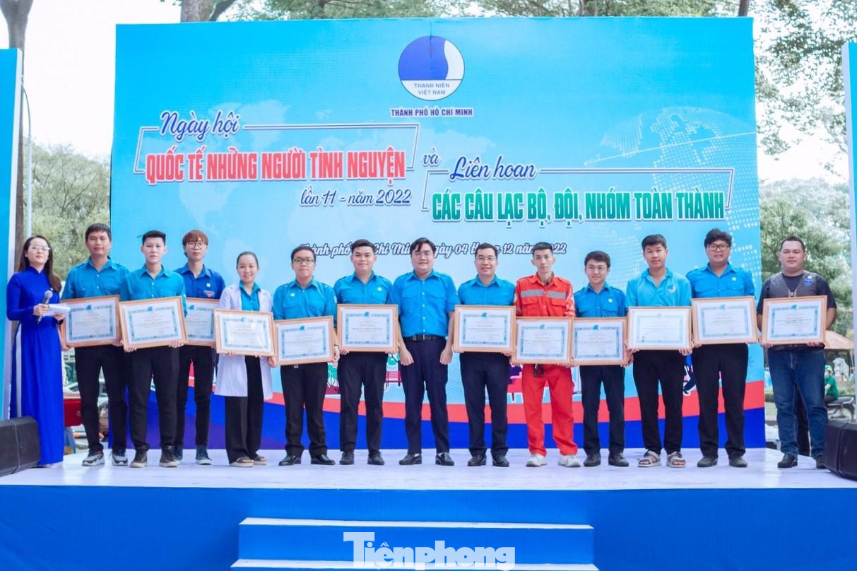 Cũng trong lễ khai mạc ngày hội, Hội LHTN Việt Nam TPHCM đã tuyên dương và trao tặng giấy khen cho 26 tập thể và 27 cá nhân có đóng góp tích cực trong các hoạt động tình nguyện vì cộng đồng trong năm 2022.