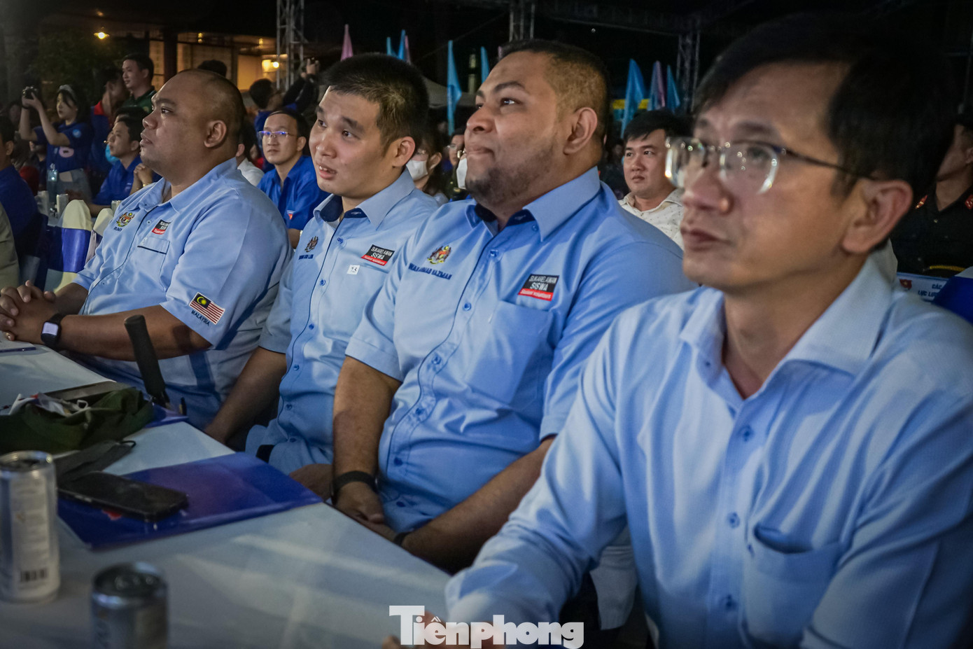 Ngoài ra chương trình còn có sự góp mặt của đại diện các tổ chức sinh viên tình nguyện quốc tế, đại diện của nhiều tỉnh Đoàn, đại sứ quán Malaysia, cùng với các văn nghệ sĩ là đại sứ của các chiến dịch tình nguyện hè.