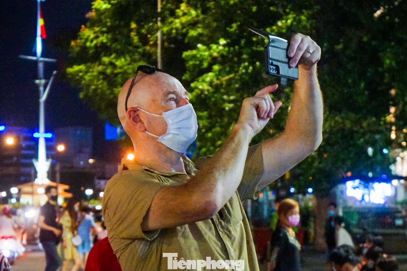 Bên cạnh thu hút nhiều khách du lịch trong nước, lễ hội ẩm thực “Sài Gòn xưa và nay” trong tối ngày 4/12 còn thu hút nhiều bạn trẻ và khách du lịch quốc tế.