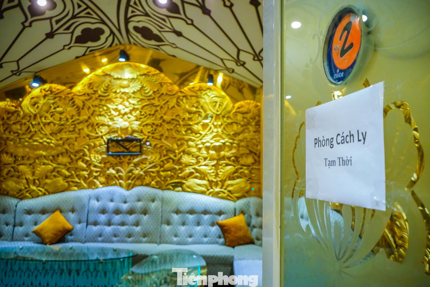 Anh Phước cũng cho hay, quán có chuẩn bị thêm một phòng cách ly. Trường hợp khách hàng có biểu hiện nghi ngờ mắc bệnh, sẽ được cách ly theo dõi tại phòng này.